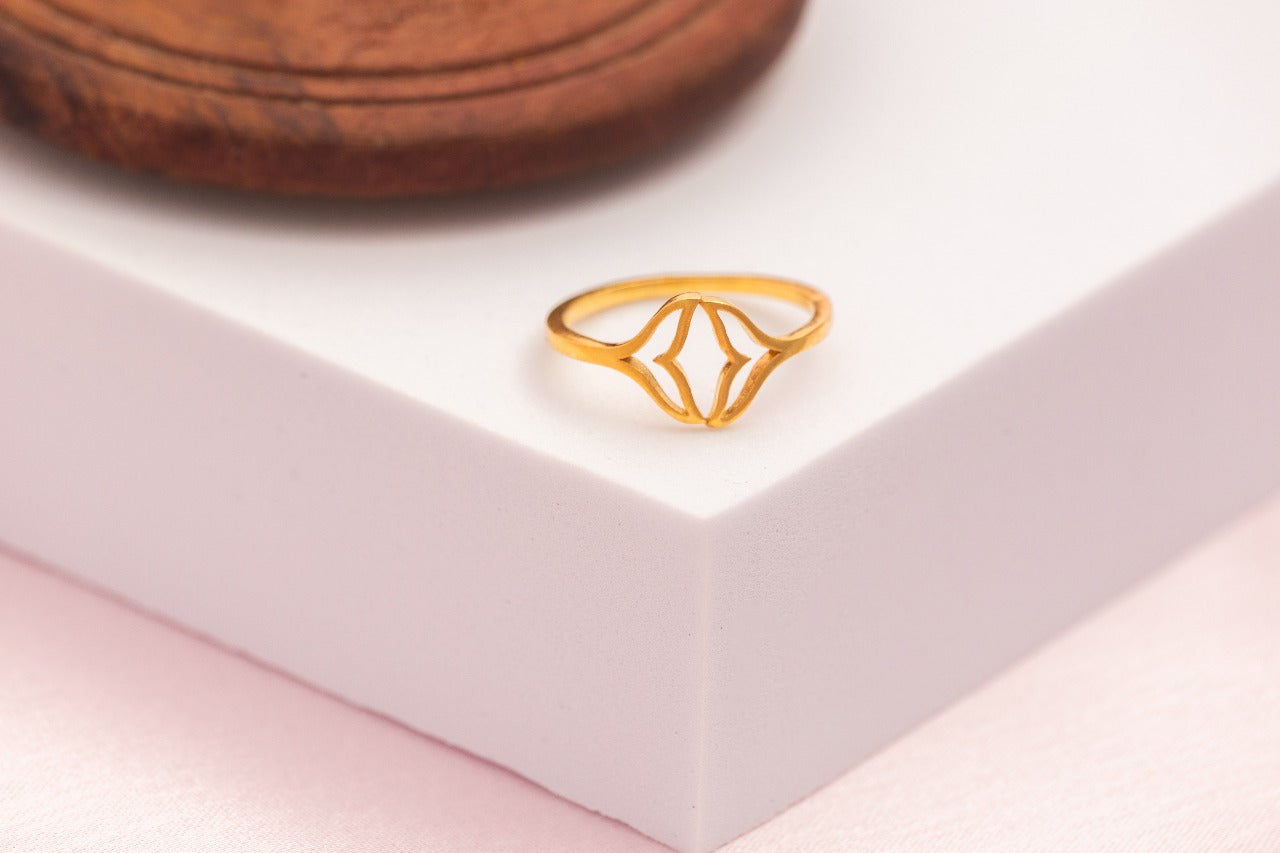 Golden Petal Outline Ring