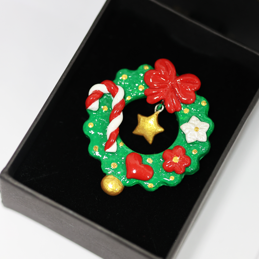 Polymer Clay Miniature Christmas Wreath Pin – Handmade Holiday Decoration Brooch