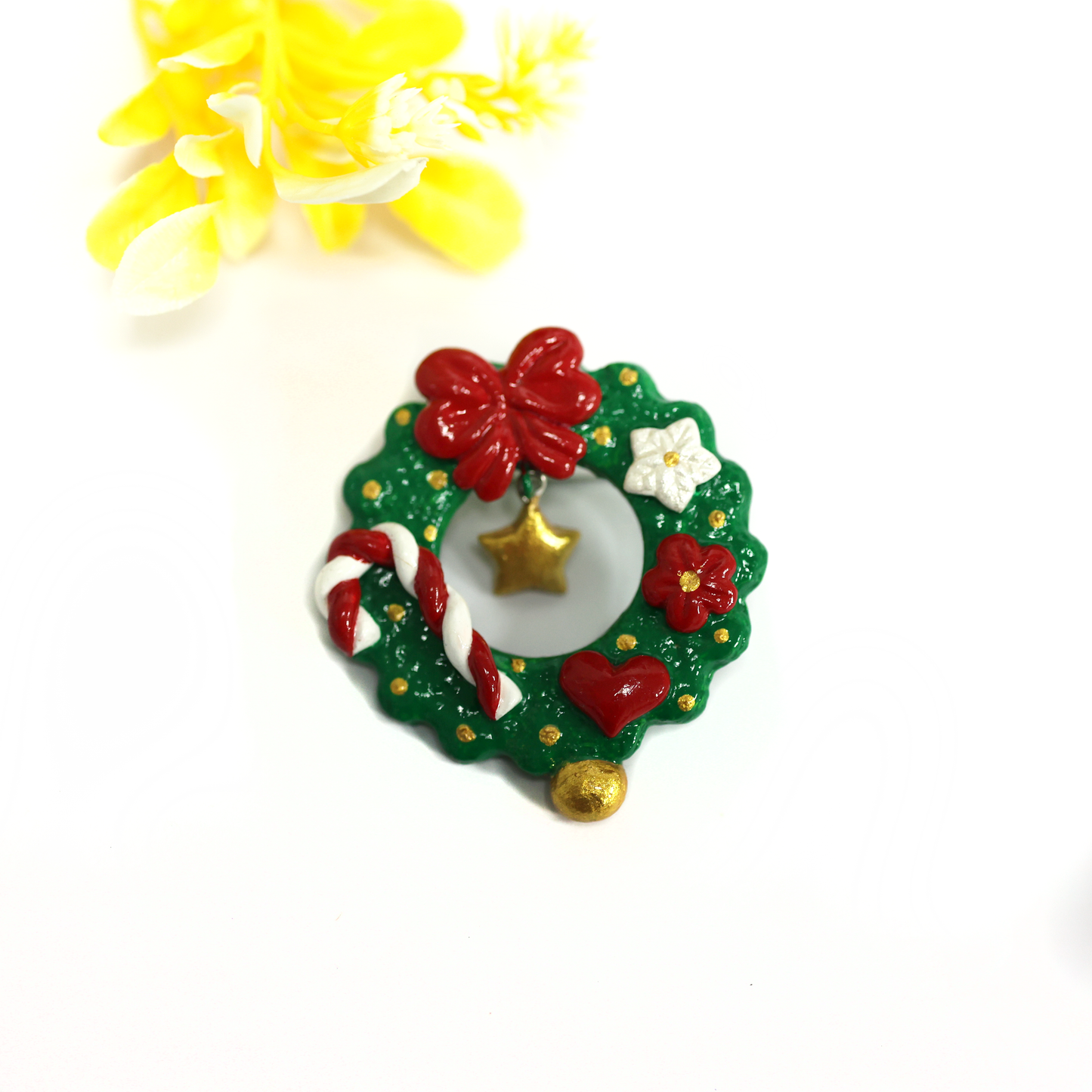 Polymer Clay Miniature Christmas Wreath Pin – Handmade Holiday Decoration Brooch