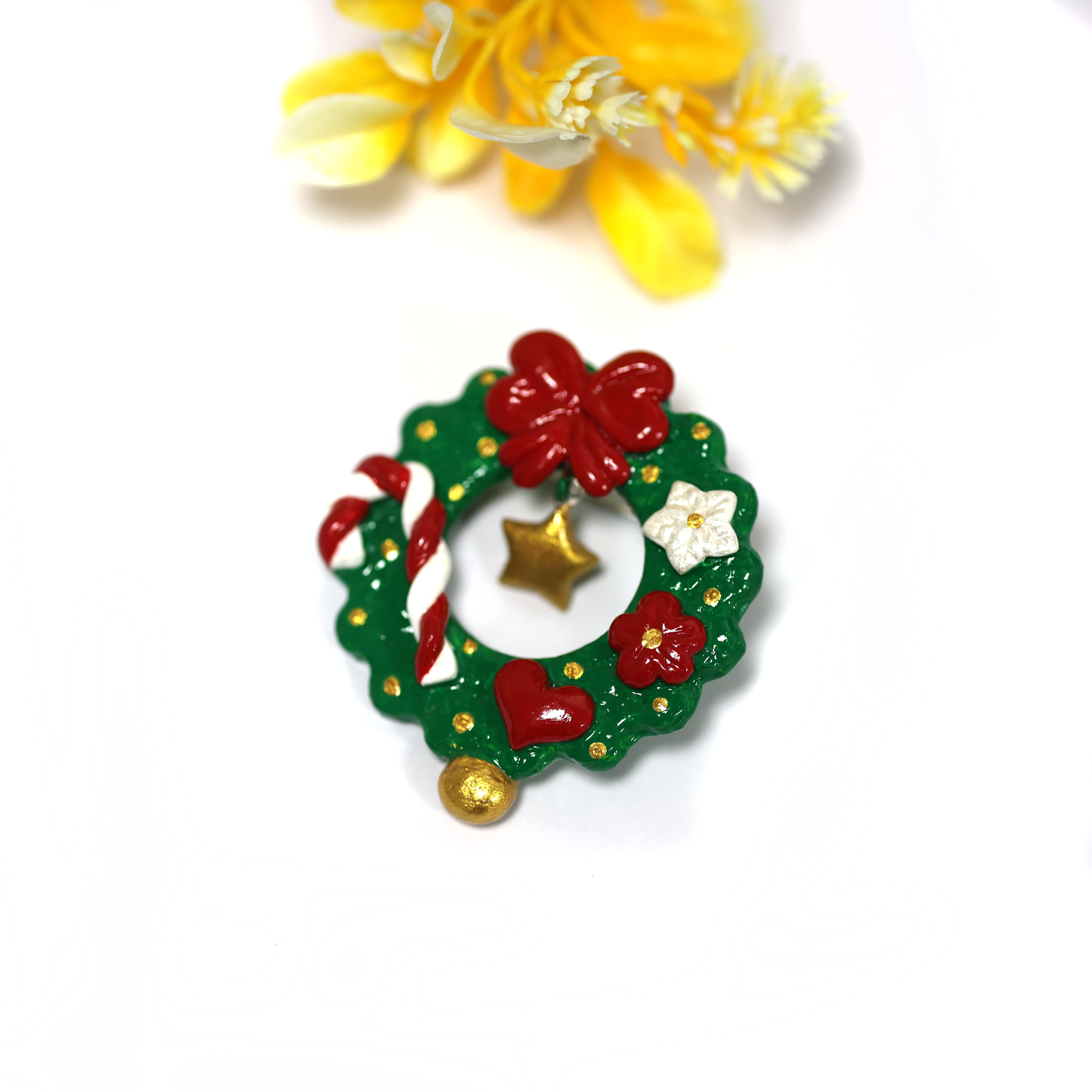 Polymer Clay Miniature Christmas Wreath Pin – Handmade Holiday Decoration Brooch