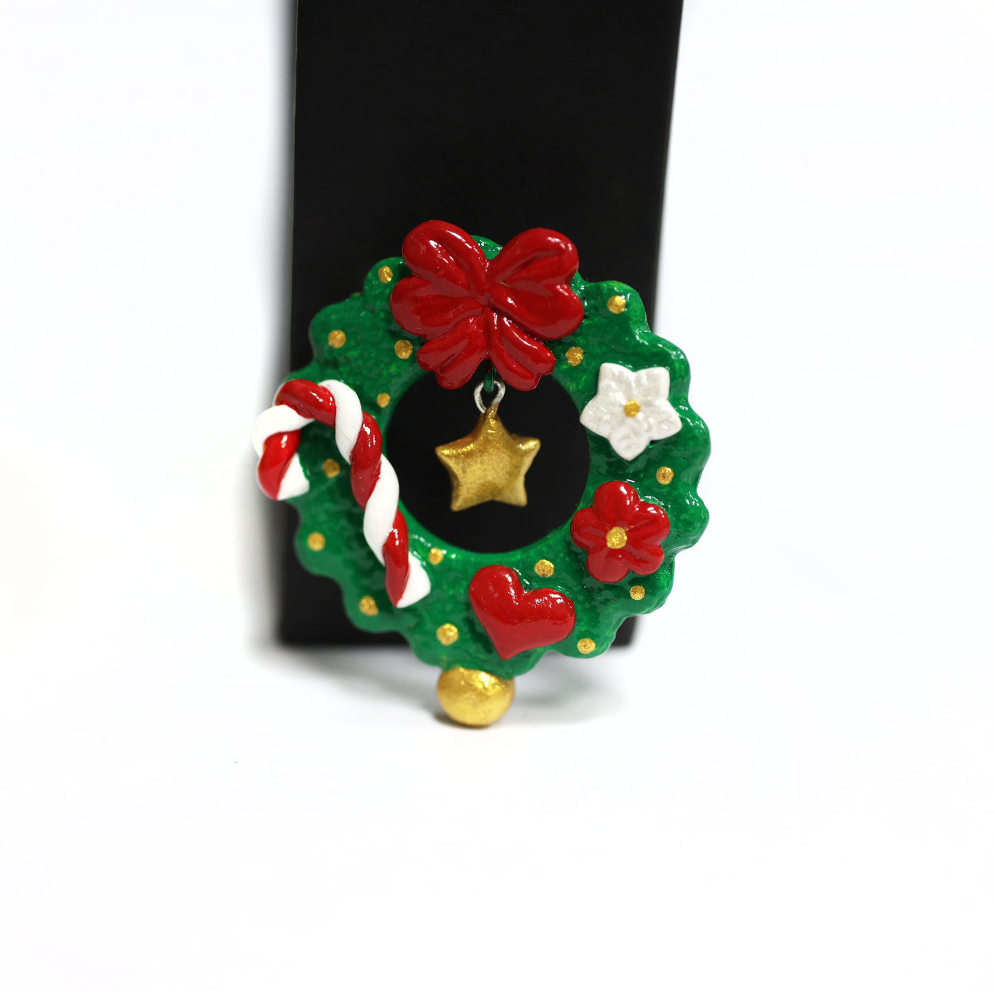 Polymer Clay Miniature Christmas Wreath Pin – Handmade Holiday Decoration Brooch