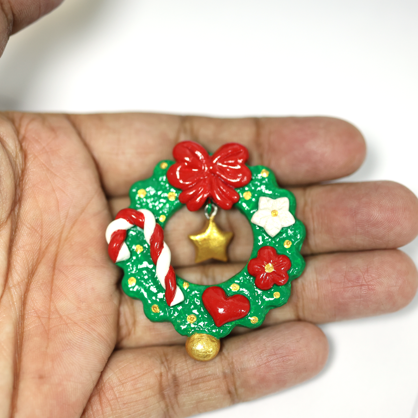 Polymer Clay Miniature Christmas Wreath Pin – Handmade Holiday Decoration Brooch